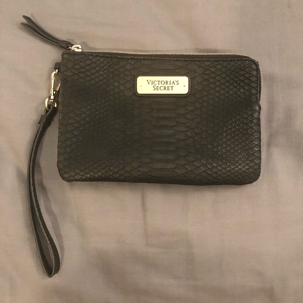 Black wristlet
